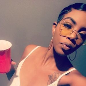 Meet your Posher, Crystal